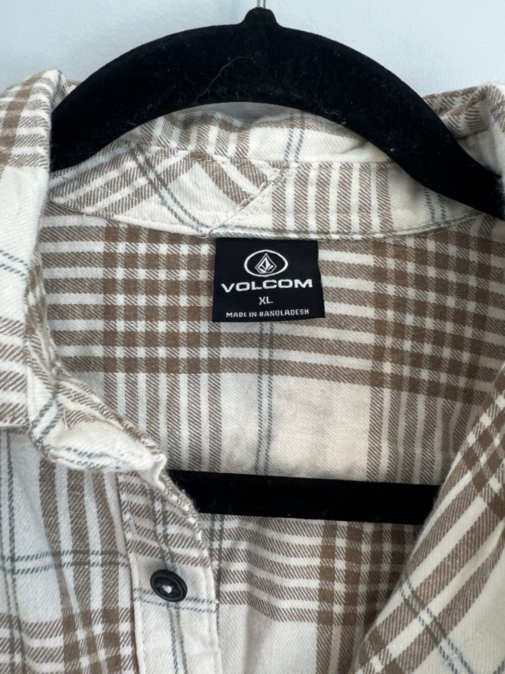 Volcom Boys XL NWT Caden Plaid Flannel Shirt Cream Tan Long Sleeve New - Picture 2 of 7